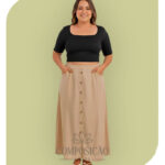 Saia Longa Evasê com Botões Frontais e Bolsos