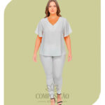 Blusa Plus Size Branca em Tecido Duna com Detalhes Dourados