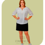 Blusa Plus Size Viscolinho Clássica com Detalhes Dourados