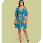 Vestido Curto Estampado com Decote V e Mangas 3/4